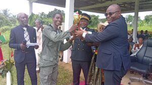 Au Cameroun, dans l'arrondissement de Niete, région du Sud ce 20 mai 2025, le sous-préfet Michel Zo’o s’est félicité des valeurs citoyennes et patriotiques de ses concitoyens au moment où l’ambiance sociale est crispée du fait de l’enclavement routier.