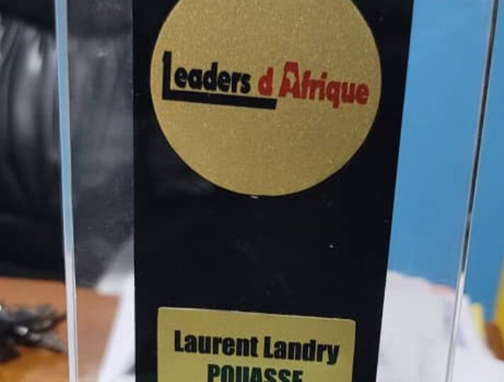 Distinction honorifique: Laurent Lendri Pouasse sur un piédestal.