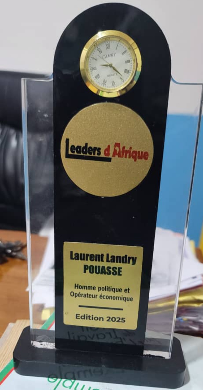 Distinction honorifique: Laurent Lendri Pouasse sur un piédestal.